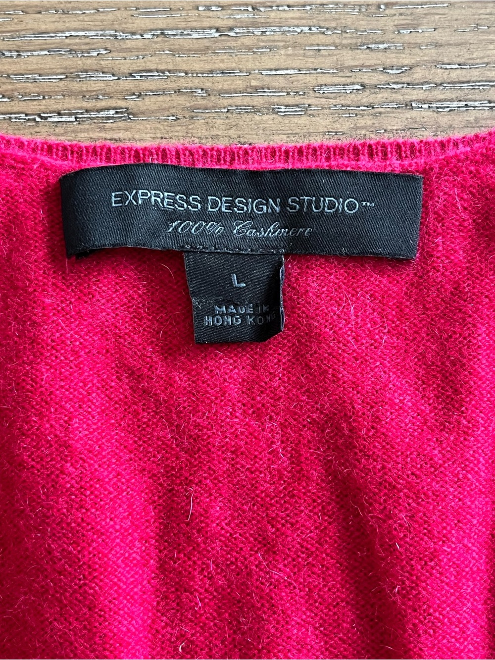 Express Y2K Bright Red V-Neck Short Sleeve Cashmere Knit Top Size Large - Picture 8 of 9